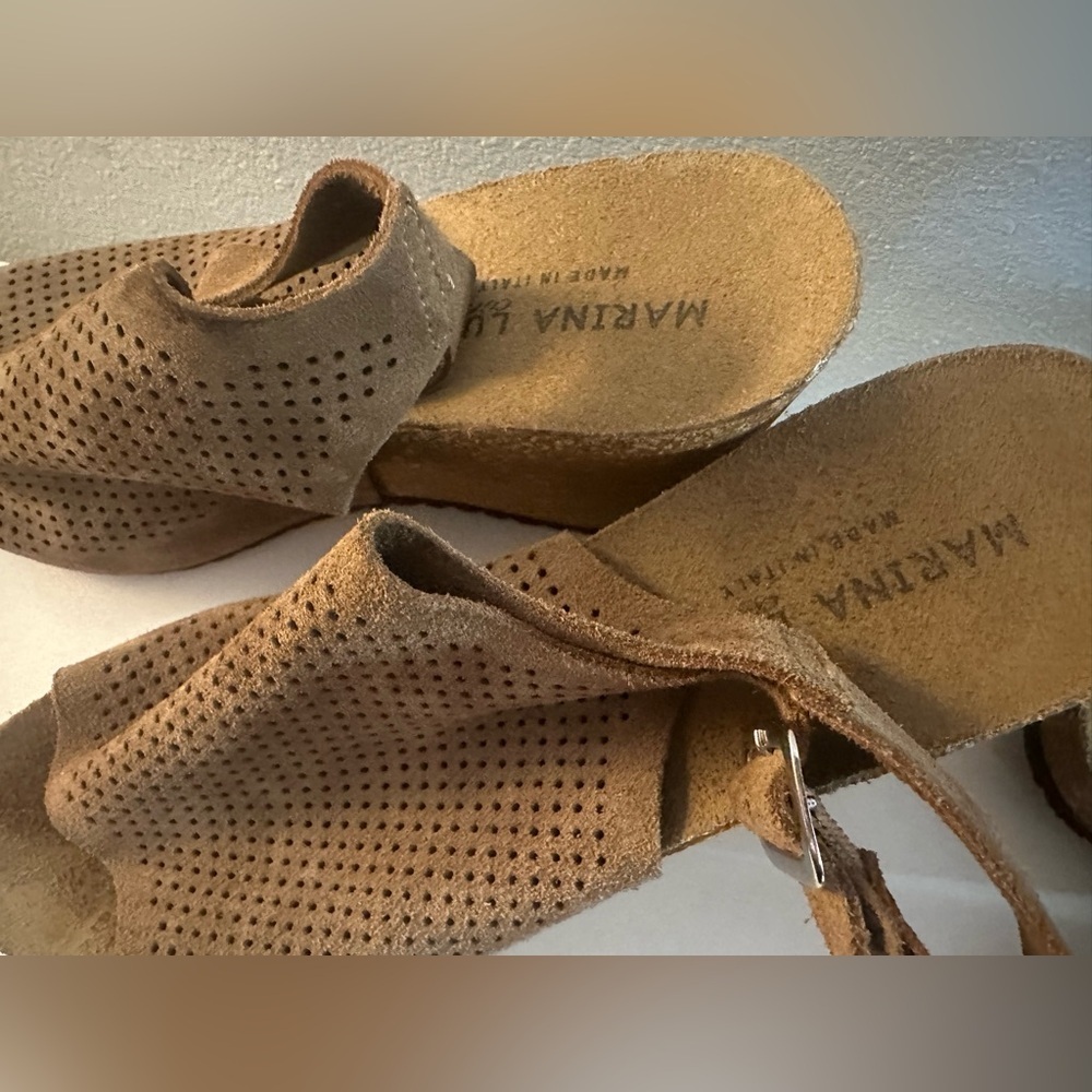 Marina Luna size 8 wedge sandal - Picture 2 of 5